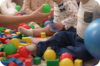 Niños en la guardería la vida es bella